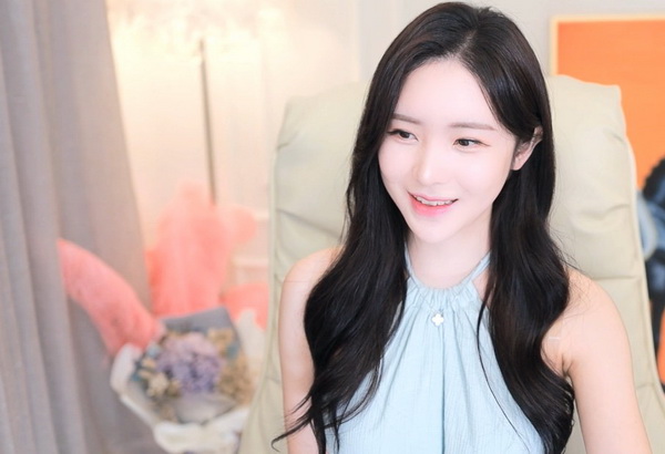 黑料正能量永不迷路翡翠手镯:唯美玄幻场景,萌趣卖萌全新修仙!