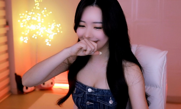 xfb88.xyf幸福宝解锁版:策略与角色的完美结合,体验卡牌的魅力!